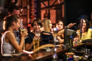 bar filles debut soiree barcelone